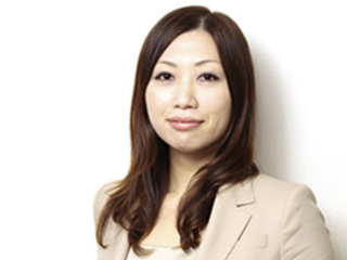 講師 : 川名 里実 ネイルサロン SecretJuliet オーナー